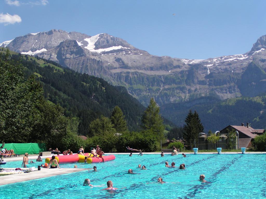 Hotel Sternen Lenk Bagian luar foto