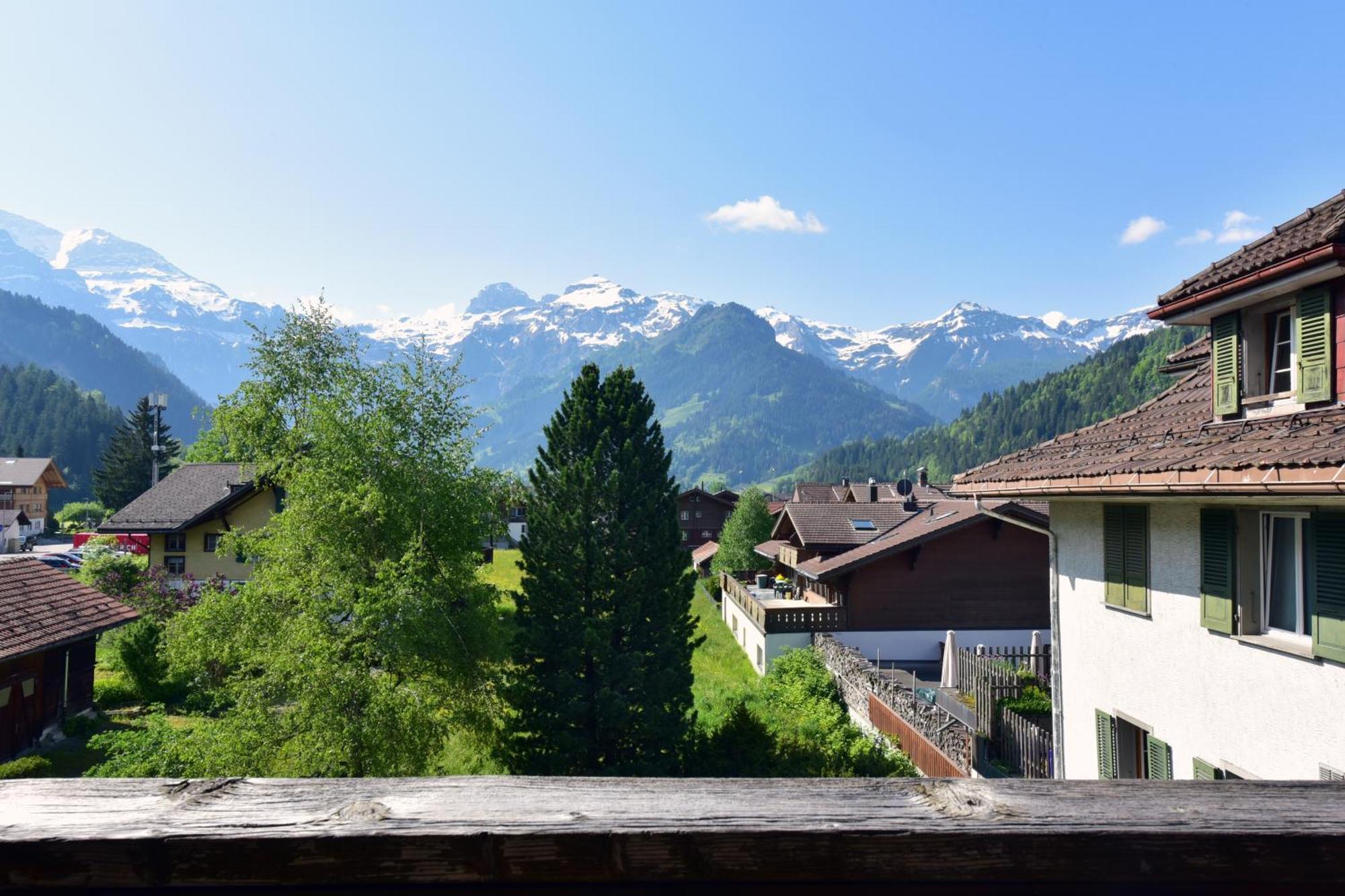 Hotel Sternen Lenk Bagian luar foto