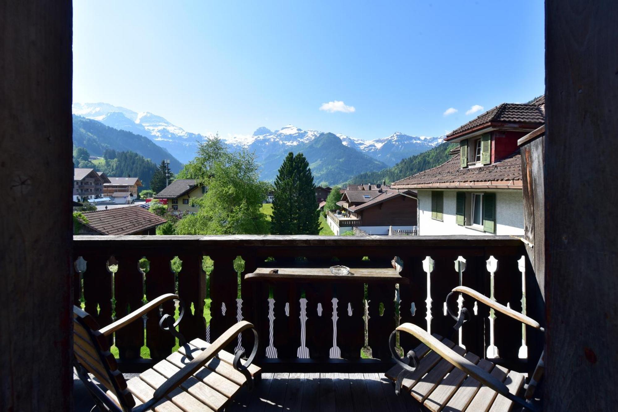 Hotel Sternen Lenk Bagian luar foto